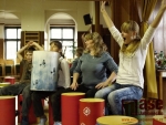 Relaxační workshop hry na drumbeny pro zdravotně hendikepované i zájemce z řad veřejnosti  pořádal DDM Vikýř v Jablonci nad Nisou.