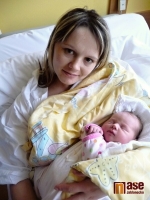 Maminka Svitlana Jiřenová Bismak v náručí se svou Nikolkou Jiřenovou. Holčička přišla na svět 8. listopadu 2011 ráno. 