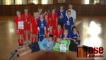 Kategori starších žáků vyhrál tým Tanvaldu B (červené dresy).