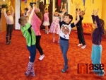 Rehabilitační cvičení dětí v Mateřské škole Kapička v Jablonci nad Nisou pod vedením rehabilitační pracovnice Heleny Kolářové.