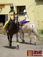 Drezurky v maskách na hudbu