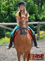 Drezurky v maskách na hudbu