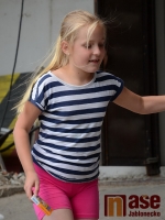 Drezurky v maskách na hudbu