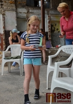 Drezurky v maskách na hudbu