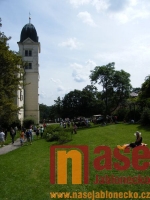  Sraz veteránů na nádvoří zámku Hrubý Rohozec