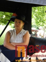  Sraz veteránů na nádvoří zámku Hrubý Rohozec