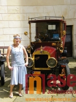  Sraz veteránů na nádvoří zámku Hrubý Rohozec