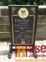  Sraz veteránů na nádvoří zámku Hrubý Rohozec