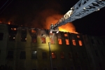 Velký požár zachvátil během páteční noci sklad v Českém Dubu 