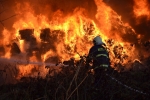V Arnolticích znovu hoří odpad, hasiči se snaží uchránit halu s uhlím