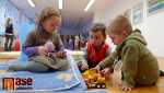 Ve Výtvarném centru  Sněženka vyráběly děti vánoční ozdoby a také si hrály