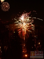 Oslavy příchodu nového roku 2013 - ohňostroje nad Jabloncem.