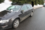 Řidič s vozidlem BMW v zatáčce ve Smržovce poškodil zrcátko u VW Passat