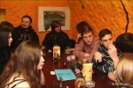 Vernisáž výstavy šesti mladých výtvarnic v kavárně Rosárium