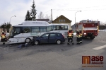 Nehoda autobusu s osobním autem se stala v pondělí 25. března na Ostrém rohu v Palackého ulici v Jablonci n. N.