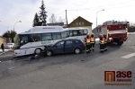 Nehoda autobusu s osobním autem se stala v pondělí 25. března na Ostrém rohu v Palackého ulici v Jablonci n. N.