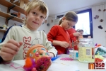 Ve Výtvarném centru Sněženka ve Smržovce děti vyráběly zvonky z květináčů