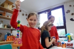 Ve Výtvarném centru Sněženka ve Smržovce děti vyráběly zvonky z květináčů