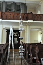 Historický lustr v kostele Dr. Farského 