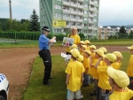 Strážníci Městské policie Tanvald poučili děti před prázdninami o bezpečnosti při výletech na kolech