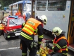 Nehoda auta s tramvají v ulici Liberecká v Jablonci nad Nisou