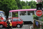 Po nehodě s tramvají museli z auta vyprostit zraněného muže