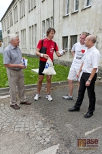 Europoslanec Edvard Kožušník se při svém běhu Českem zastavil i v Desné a v Albrechticích