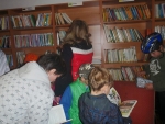 Předávání čtenářských průkazů prvňáčkům v Obecní knihovně Loužnice