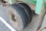Nehoda Škody Octavie v Rychnově u Jablonce - sjeté pneumatiky u traktoru