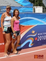 Eva Jeníková (vpravo) s trenérkou Danou Jandovou.