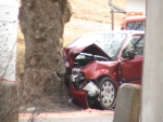 Tragická nehoda na Smržovce, při které řidič narazil ve velké rychlosti do stromu