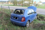 Nehoda řidičky ve voze Škoda Fabie na mokré vozovce v Pěnčíně