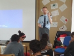 Beseda policistů s dětmi v nízkoprahovém zařízení v Tanvaldu