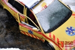 Obrazem: Nehoda zachranářského vozidla