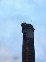 Záchrana muže sedícího na 40 metrů vysokém komíně ve Frýdštejně