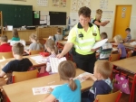 Za žáky první třídy ZŠ v Jablonci nad Nisou - Vrkoslavicích přijely policistky z jabloneckého Dopravního inspektorátu