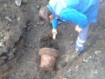 Neznámý předmět objevený při výkopu v Rýnovicích