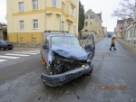 Kolize tří aut na jablonecké křižovatce ulic Podzimní a V Luzích
