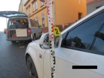 Poškozené Audi na křižovatce ulic Palackého a U Jeslí v Jablonci nad Nisou