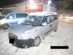 Poškozené vozidlo Fiat Doblo u obchodního domu Tesco v Jablonci nad Nisou