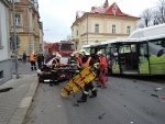 Dopravní nehoda autobusu s osobním vozidlem se stala v pátek 13. března v odpoledních hodinách v Jablonci nad Nisou na křižovatce ulic V Luzích a Podzimní.