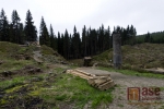 V areálu Protržené přehrady se obnovily práce na obnově Krömerovy boudy