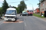 Dopravní nehoda Škody Octavie a Mercedesu Caravan v ulici Hlavní ve Smržovce
