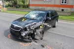 Dopravní nehoda Škody Octavie a Mercedesu Caravan v ulici Hlavní ve Smržovce