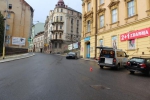 Nehoda vozidla BMW v prostoru křižovatky ulic Podhorská a Smetanova v Jablonci nad Nisou