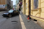 Nehoda vozidla BMW v prostoru křižovatky ulic Podhorská a Smetanova v Jablonci nad Nisou