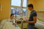 Jablonečtí fotbalisté potěšili návštěvou pacienty zdejší nemocnice