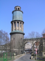 Věž ve Vratislavicích se spojovacím mostem