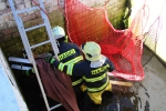 Záchrana úvíznutého srnce v jednom z průmyslových objektů v Jablonci nad Nisou - Mšeno