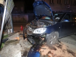 Nehoda v Železném Brodě, při které řidička narazila do plotu